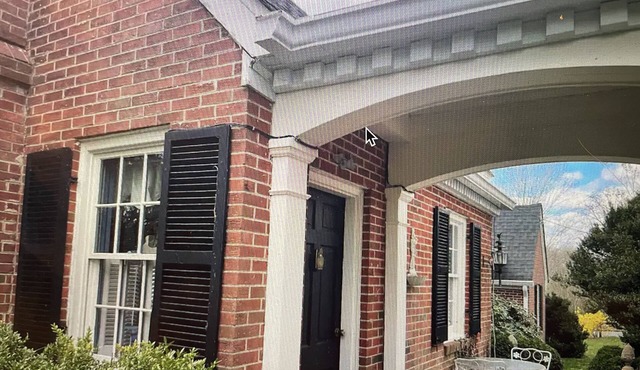 Idyllic Virginia Cottage w/scenic views-includes fire place, patio