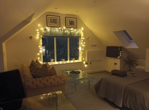 Idyllic with Stream - Hot Tub - Pet ok- Walk 2 Pub