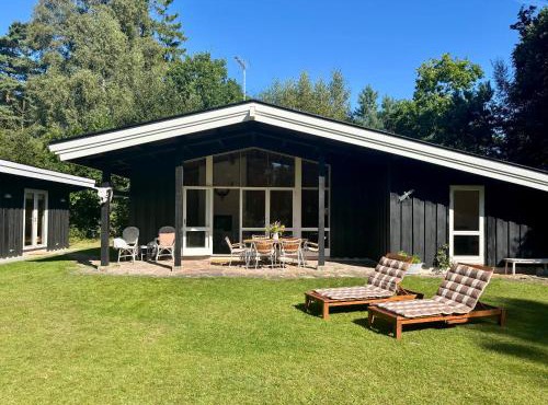Idyllic Wooden Cabin With Fireplace Near Tisvilde