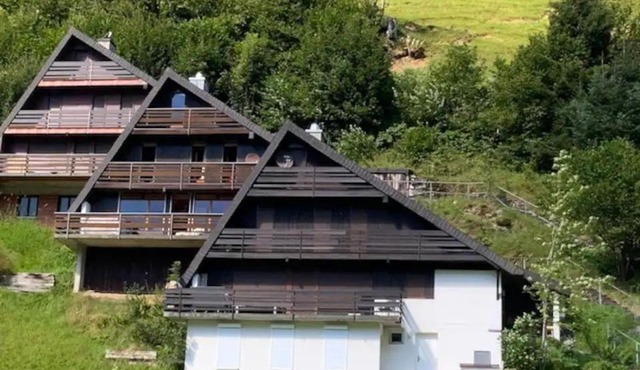 Idyllisches Chalet in den Bergen beim Titlis