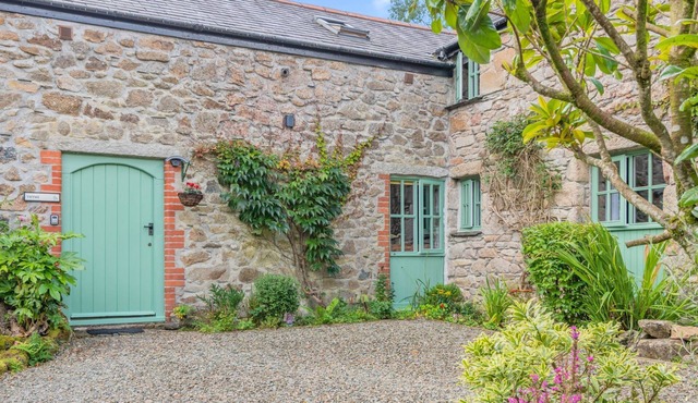 Idyllisches Landhaus mit wunderschönem Garten by Interhome