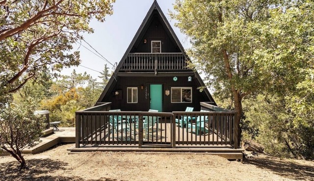 Idyllwild Cabin: HotTub, Fireplace&Mountain Views!