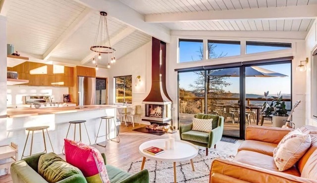 Idyllwild Overlook – Scenic Hideaway with Hot Tub and Open Sky