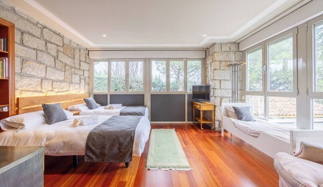 If you are looking for peace and quiet, this is the sitio.Si you are looking for feasts NO