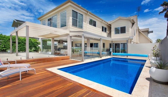 If you are looking for a luxurious waterfront holiday home look no further