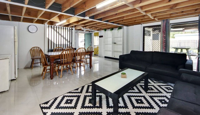 If you are looking for a relaxing house, opposite the beach access with.