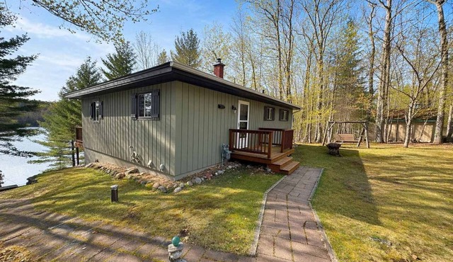 Iggy & Al's Treehouse: Northwoods Getaway
