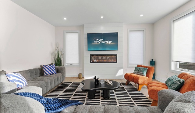 II Home in Boston with, Arcade, Parking,Game Room,EV, 6BR 5.5Bath