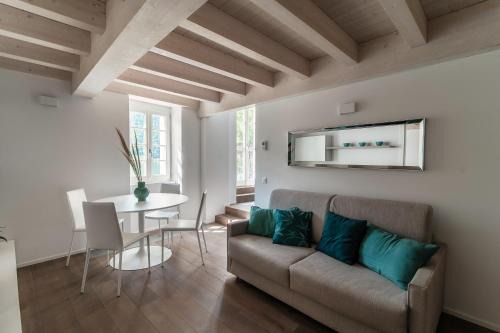 Il Balcone sul Lago by Quokka 360 - Charming Lakeside Apartment in Morcote