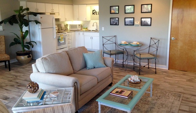 IL Capri - Beachy, Breezy European Flat with a Spectacular View!