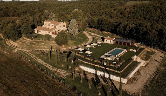 Il Giuncheto Trequanda: 19th-century suites, an infinity pool, and intimate weddings. in Trequanda