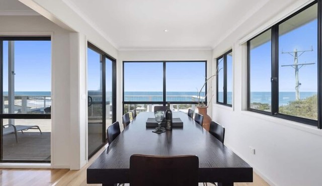 IL Mare (expansive ocean views)