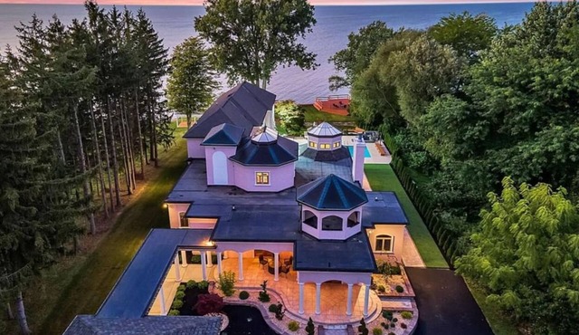 Il Palazzo Sul Lago by Sul Lago