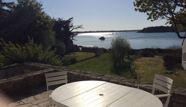 Ile-aux-Moines-House on the edge of the Gulf of Morbihan