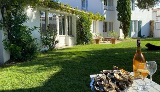 Ile de ré - loix - typical Ré house with great backyard,