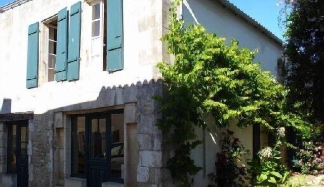 Ile de Ré family house near the Port of Saint Martin from 2 to 9 people