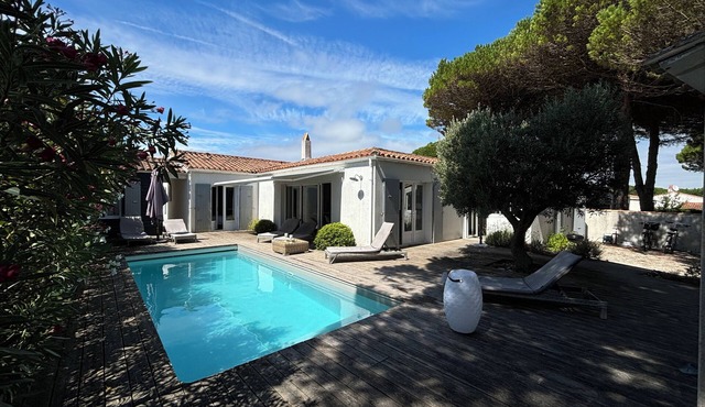 Ile de Ré: Villa 5 bedrooms,heated pool ,200m from the beach