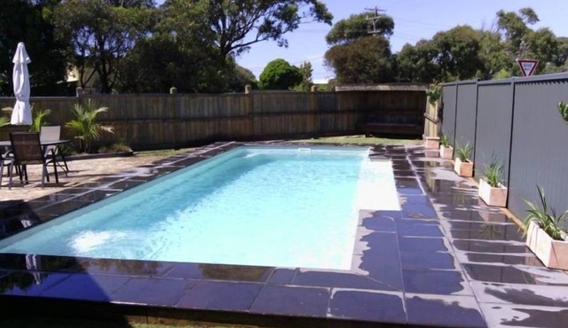 Ileden@LakeTyers BeachnMin. 3 night stay.n20% discount for 7 nights.nuntil 21.12