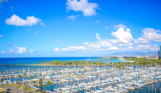 Ilikai 1333 Ocean/Sunset/Marina Views King Bed, Sofa Bed