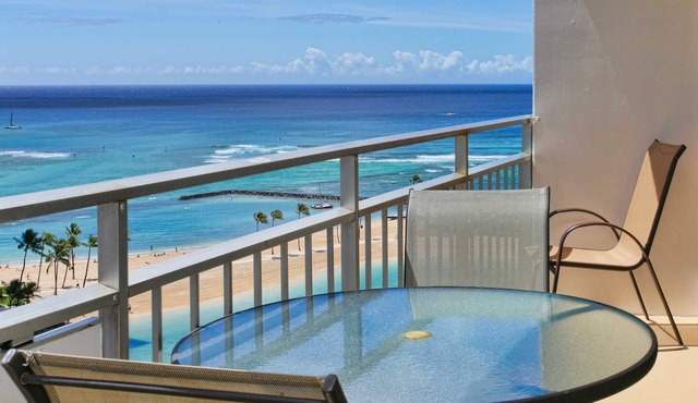 Ilikai 1636 Ocean/Lagoon/King Bed, Sofa Bed