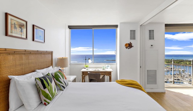 Ilikai Marina 1BR Condo: Ocean View Haven