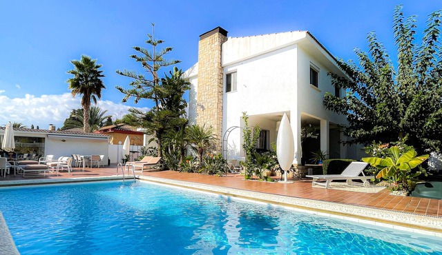 illa Haygón with heated pool, bbq and sauna