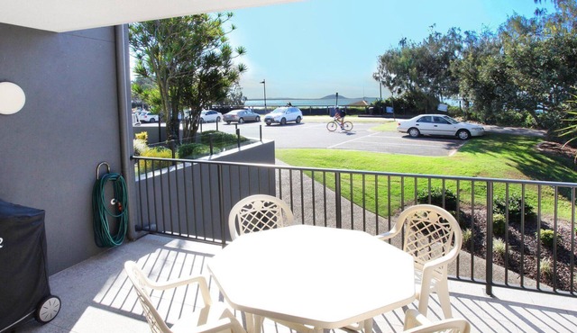 Illawong 4 - 2 Bedroom Unit just opposite the Beach