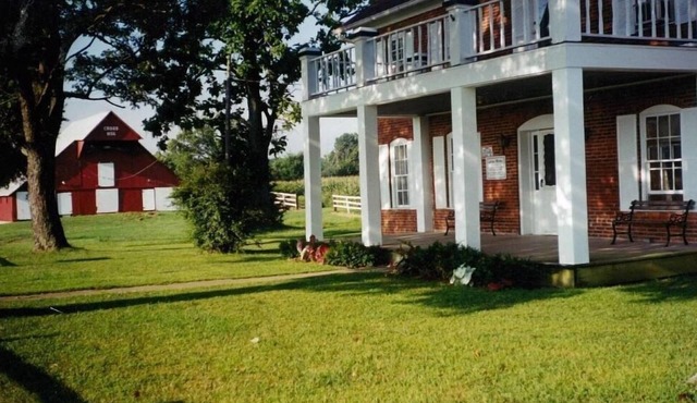 Illinois Historic Cross Home/Barn/Fishing/Hiking/ATV McLeansboro
