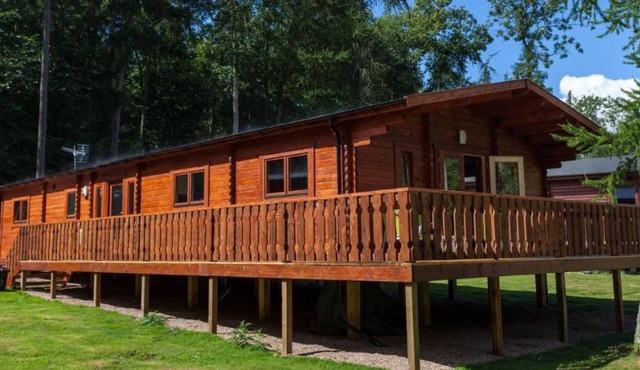 iLodge 73 - Luxury Log Cabin with Hot Tub and Woodburner 🏡