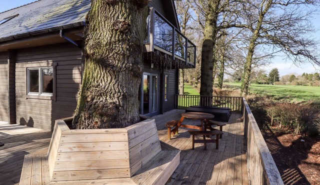 ILODGE ULTRA, family friendly, with hot tub in Louth