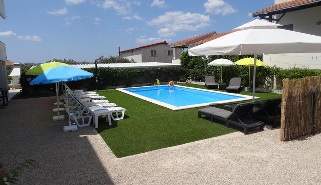 Ilsad apartments - Apartment with pool 80 meters from sea - Great location