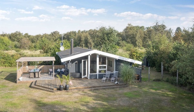 "Ilse" - 300m from the sea by Interhome