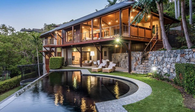 Iluka Luxury House Hamilton Island - private pool, 2 golf buggies and transfers