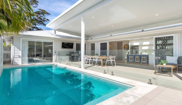 ILUKA| pool, wifi, close to beach| Accom Holidays