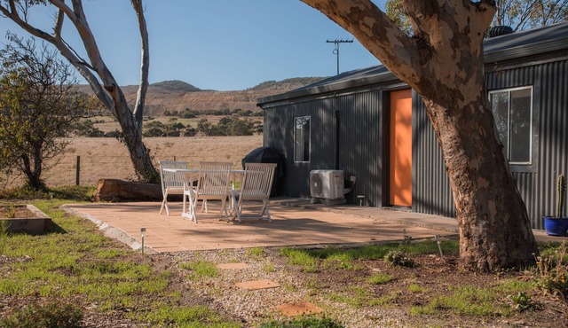 Iluka’s guesthouse is a one bedroom fully self contained one bathroom unit.