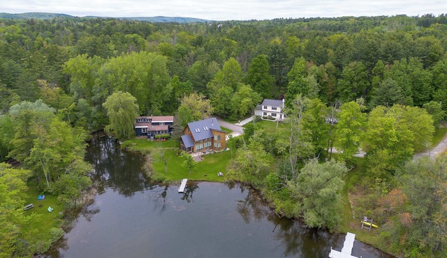 Imagine Being Lakeside, Kayaks/Fishing/EV Charger
