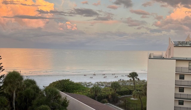 Imagine Paradise, Beachfront Crescent Beach, Updated 2bd/2bth,Great location
