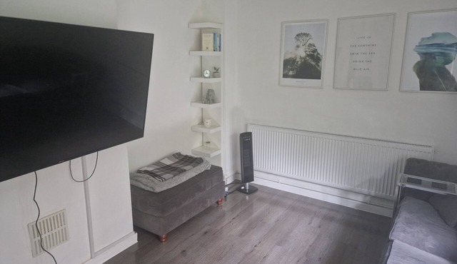 Immaculate 1-Bed Apartment in Woodford Green