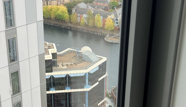 Immaculate 1-bed Apartment on the 26th Floor