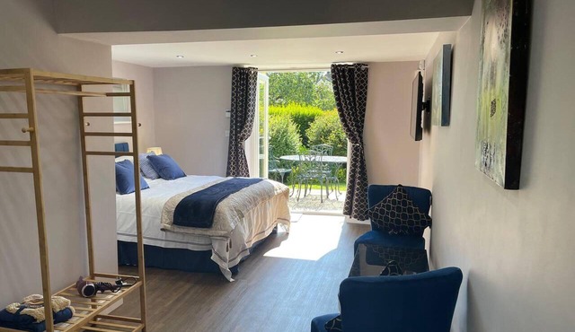 Immaculate 1-bed Studio With Outside Patio