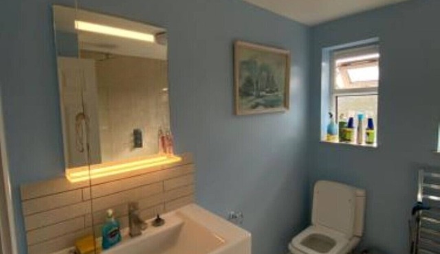 Immaculate 2-Bed Apartment in Isleworth by river