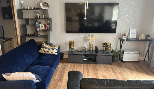 Immaculate 2-Bed Apartment in Romford