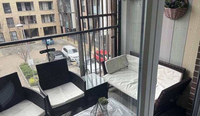 Immaculate 2-bed Apartment in Romford