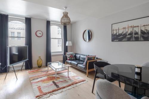Immaculate 2-Bed Apartment in Prime Central London
