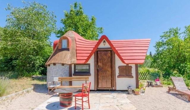 Immaculate 2-Bed Cottage near Krka Waterfalls