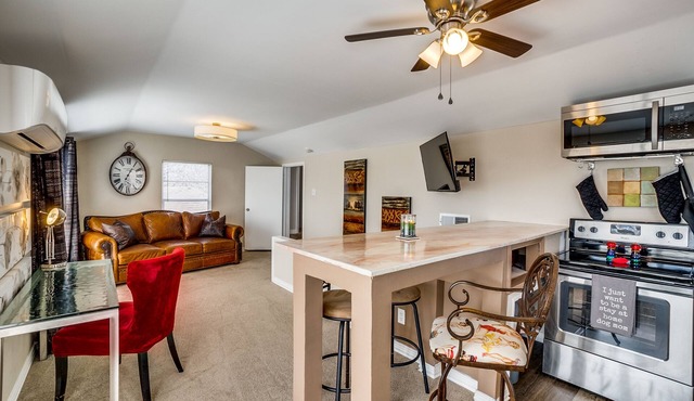 Immaculate 2-Bed in Dallas Close to Everything!