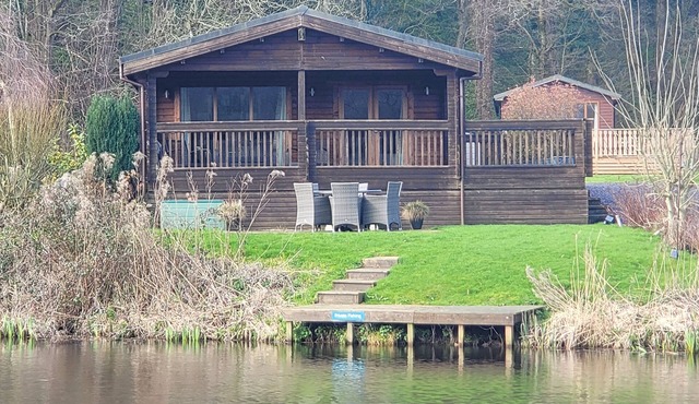 Immaculate 2-Bed Lodge Next To Lake
