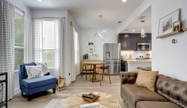 Immaculate 2B/2B Modern Home N. Central | 30+ Days | Perfect for Temp Living