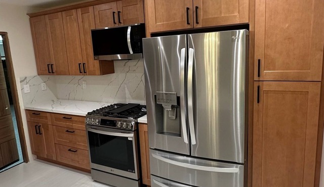 Immaculate 3 Bedroom Luxury House w/Private Yard!