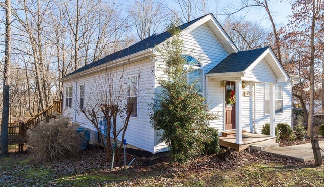 Immaculate 3 Bedroom Home On Barren River Lake With Access To The Lake & WiFi!